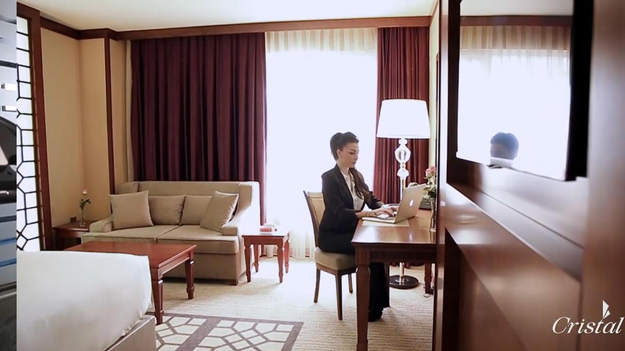 Cristal Erbil Hotel 외부 사진 A hotel room in the Grand Hotel
