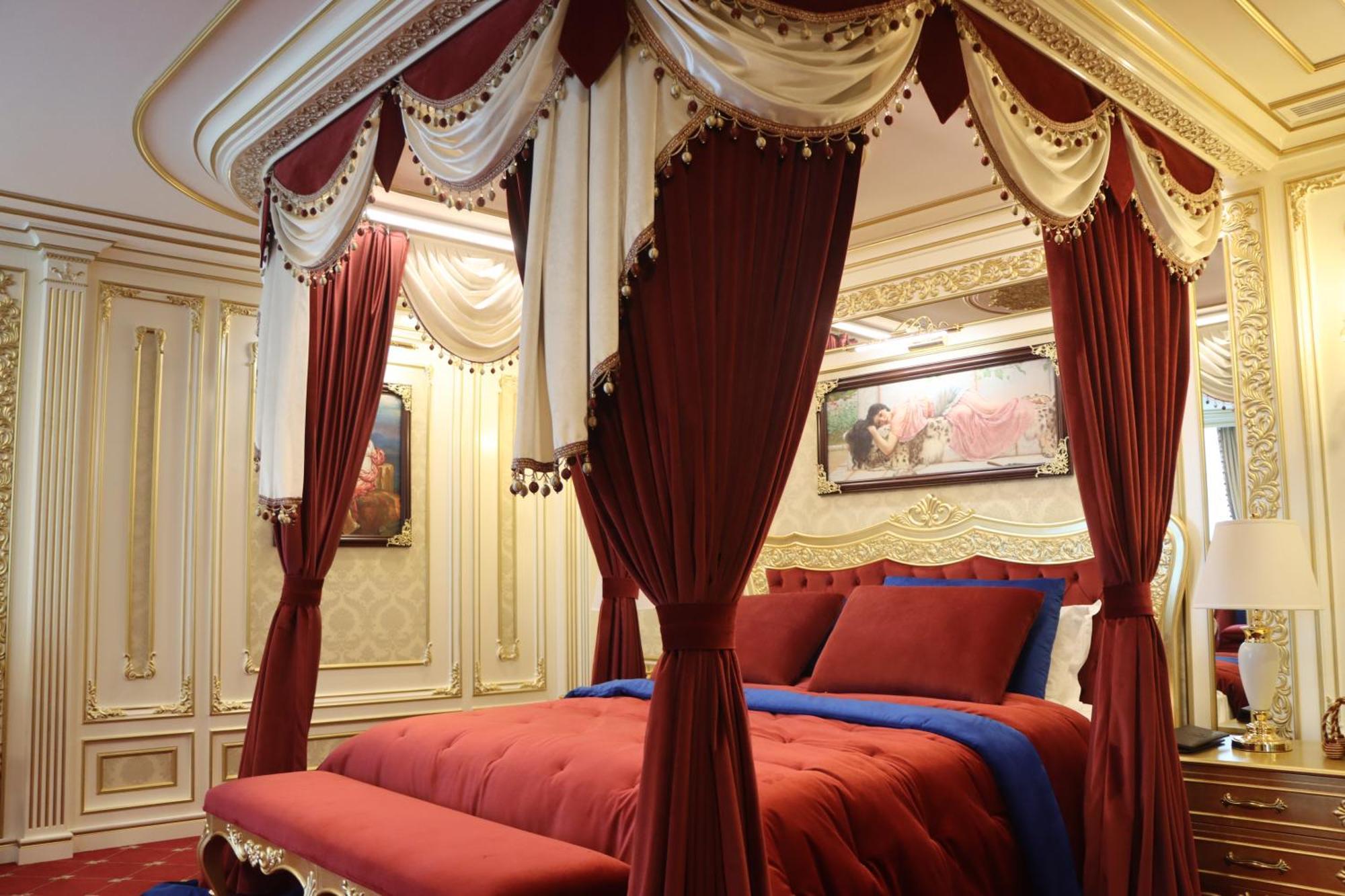 Cristal Erbil Hotel 외부 사진 A bedroom in the Imperial Suite