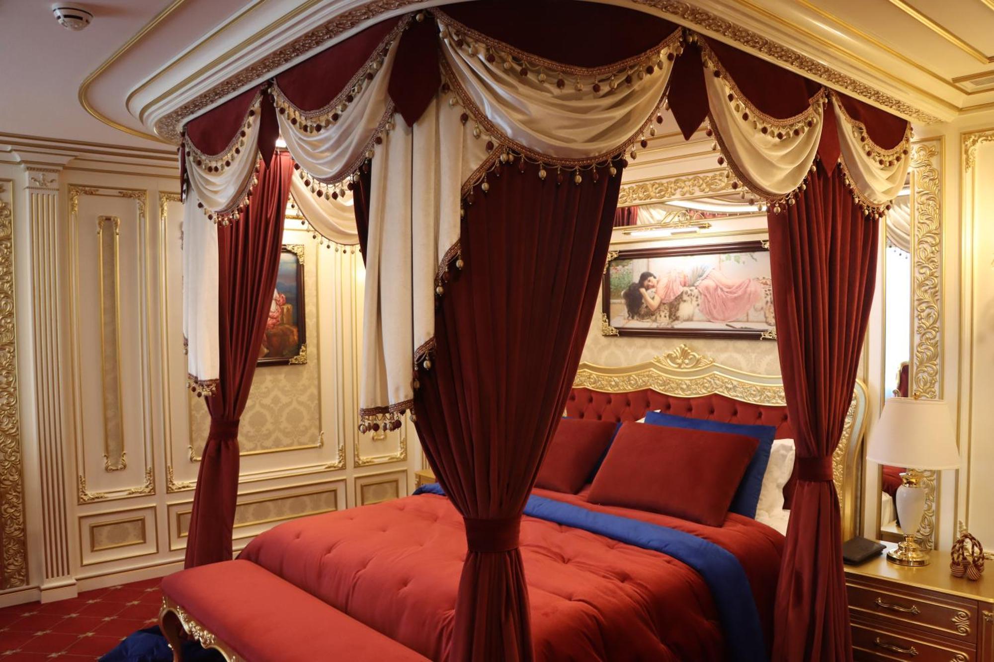 Cristal Erbil Hotel 외부 사진 A bedroom in the Imperial Suite