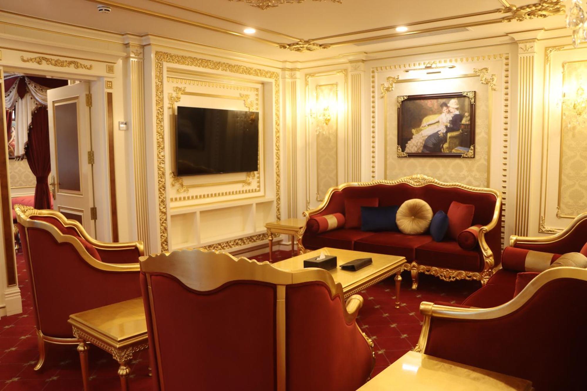 Cristal Erbil Hotel 외부 사진 The living room of the Imperial Suite