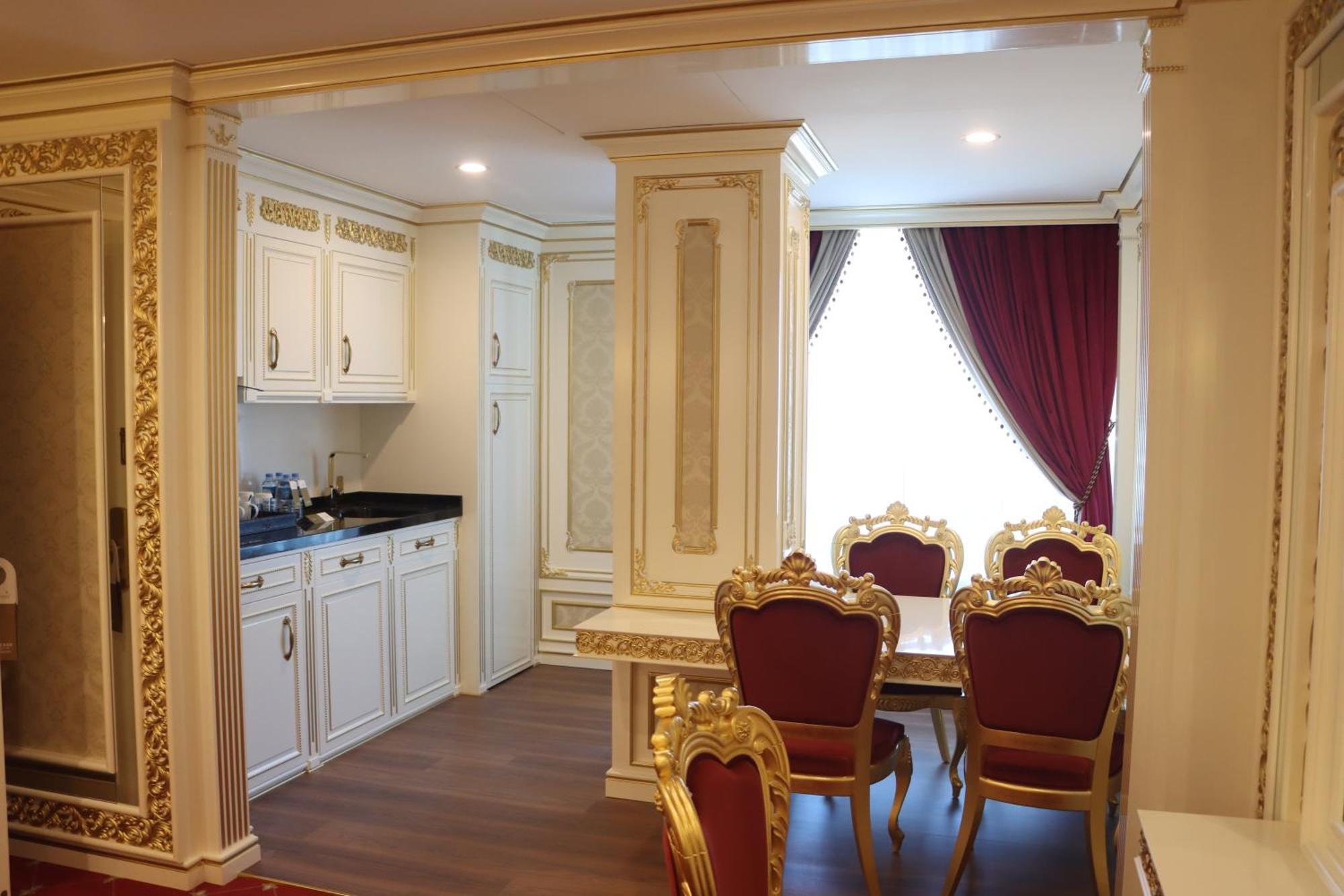 Cristal Erbil Hotel 외부 사진 A typical suite