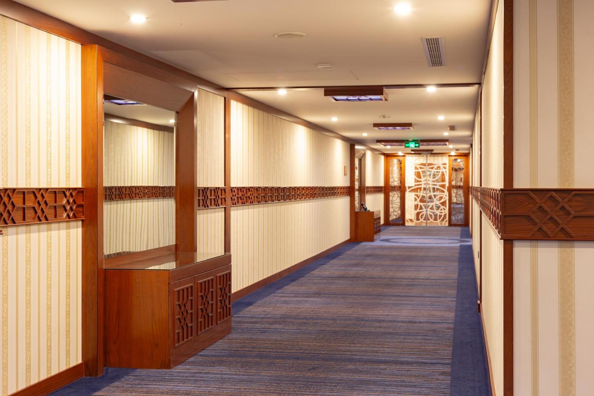 Cristal Erbil Hotel 외부 사진 A corridor