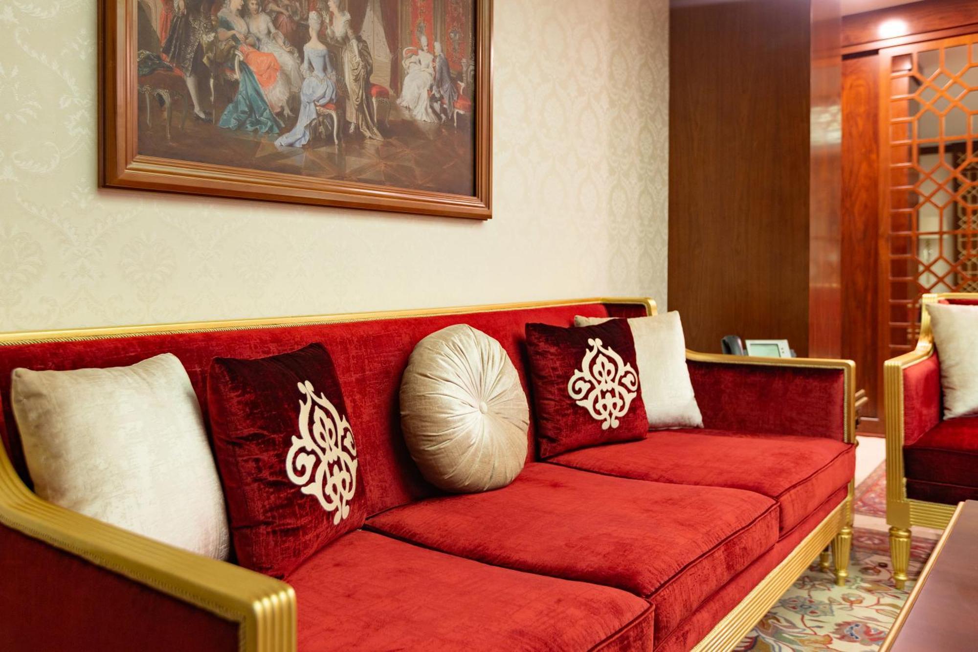 Cristal Erbil Hotel 외부 사진 A sofa