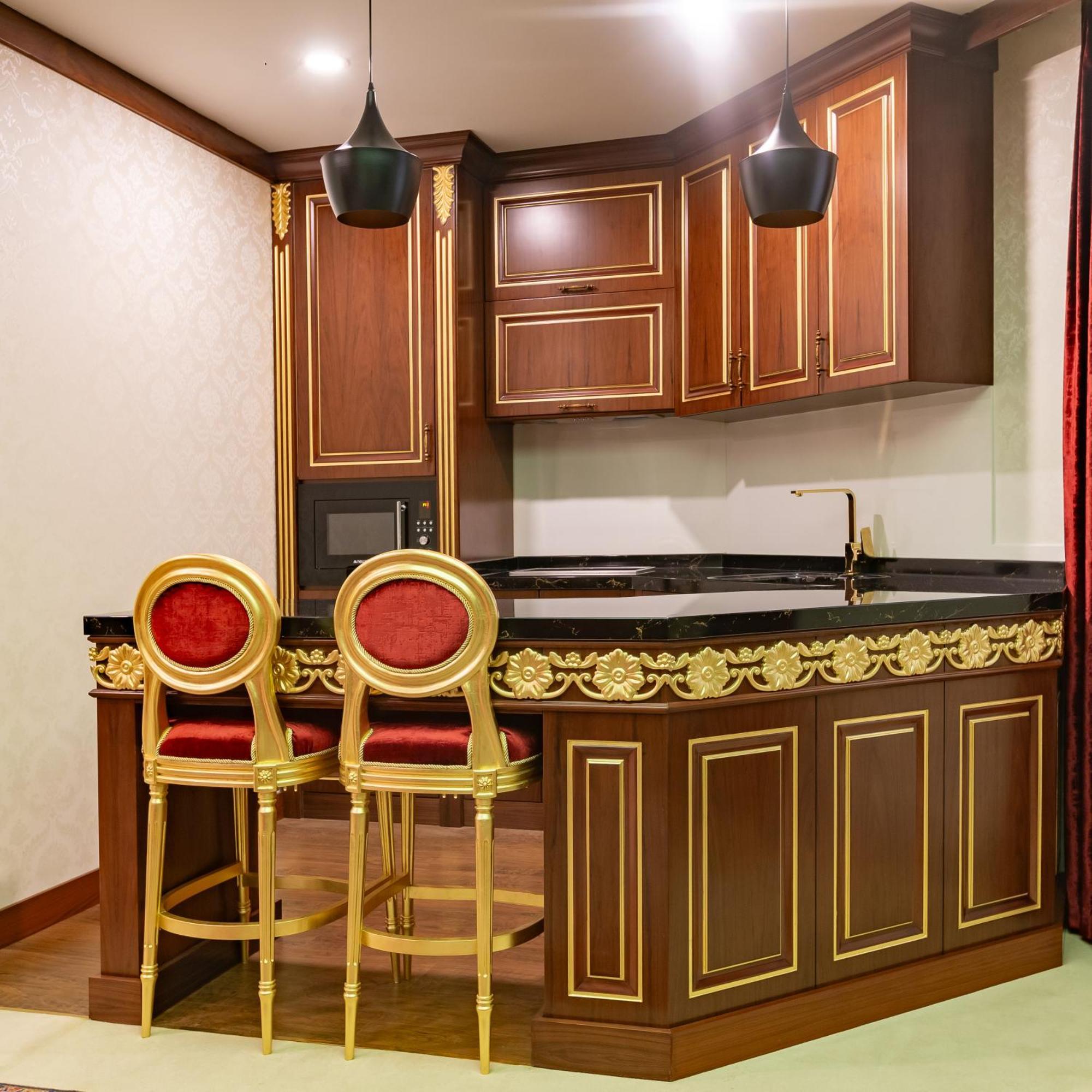 Cristal Erbil Hotel 외부 사진 A wet bar in a hotel suite
