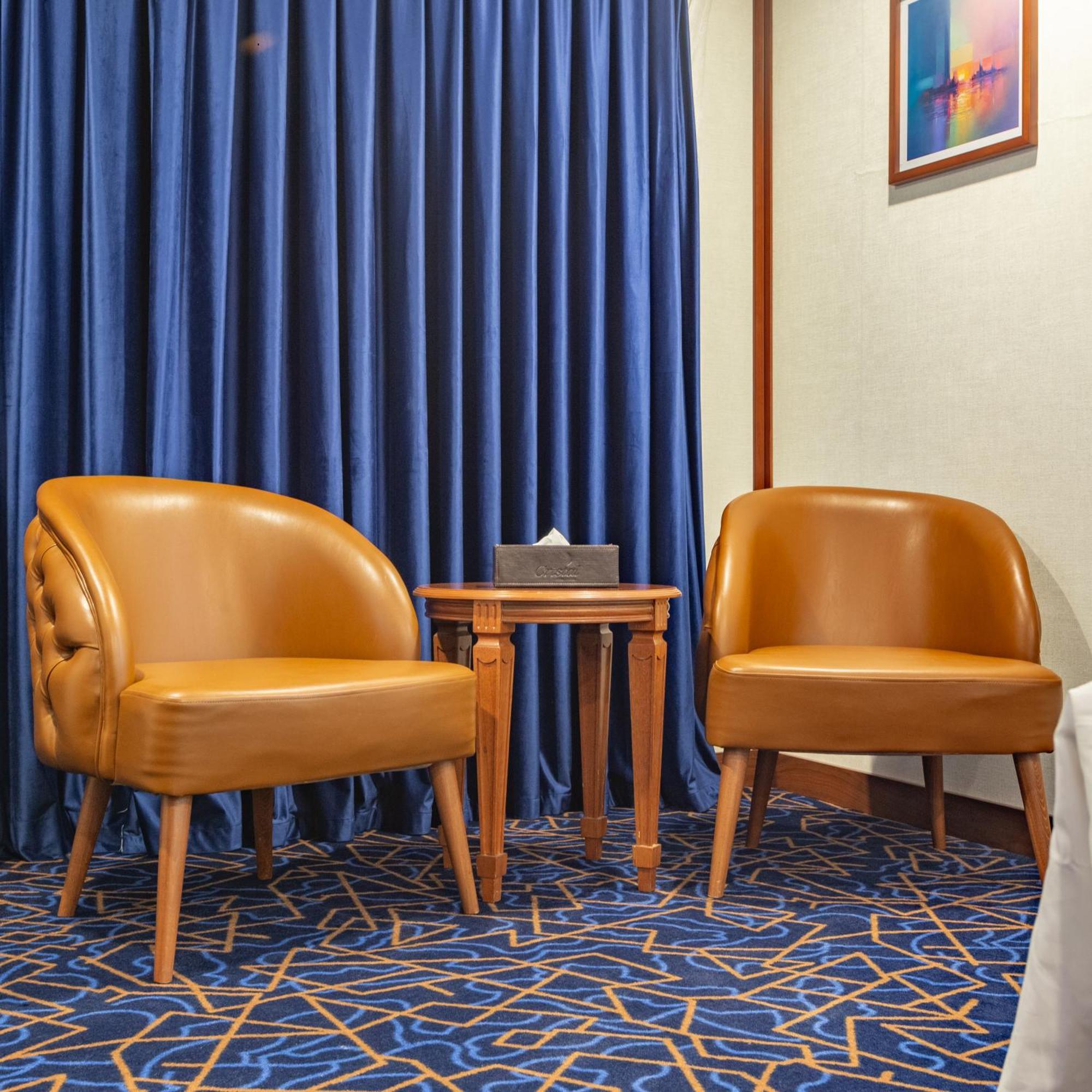 Cristal Erbil Hotel 외부 사진 A pair of club chairs