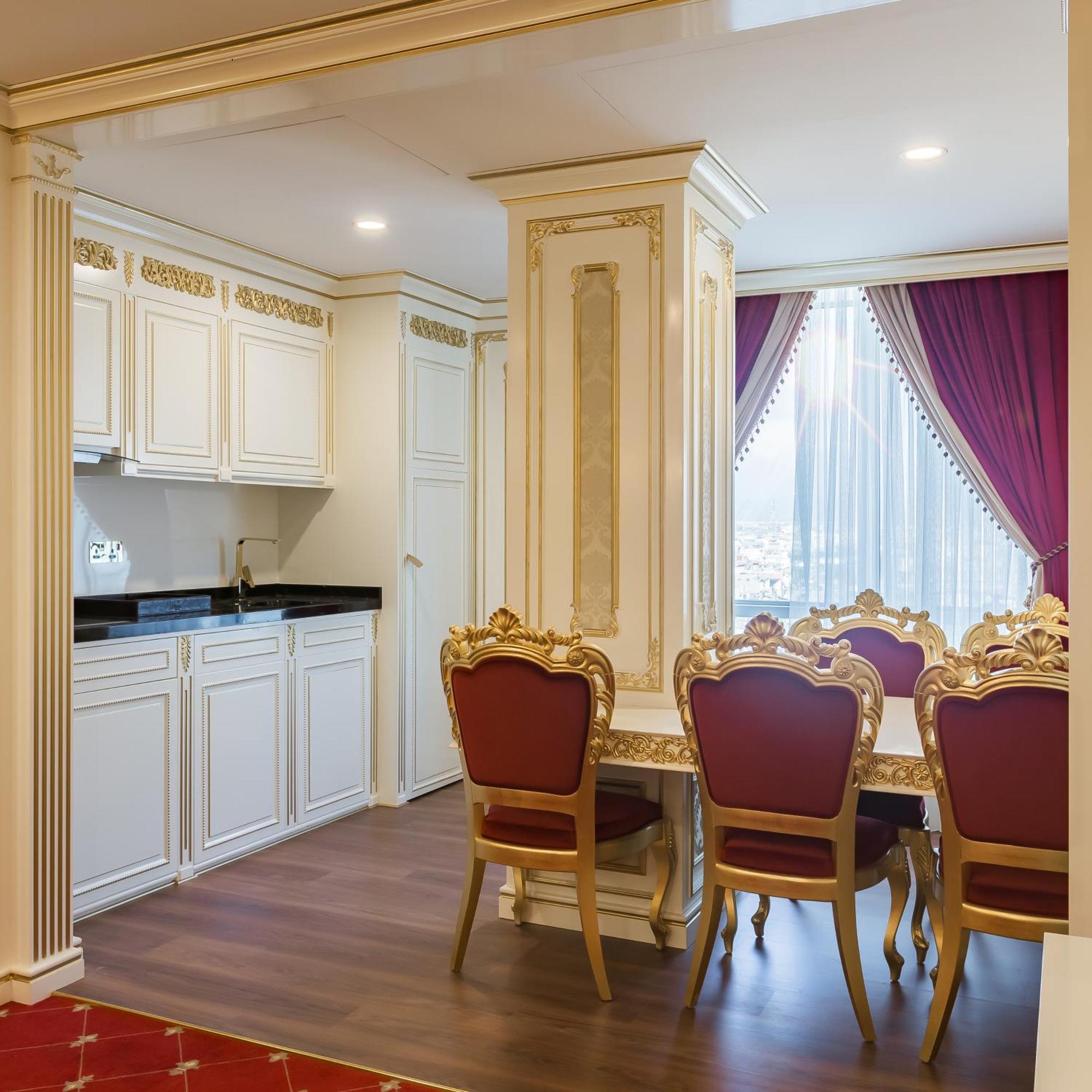 Cristal Erbil Hotel 외부 사진 A kitchen in a suite at the hotel