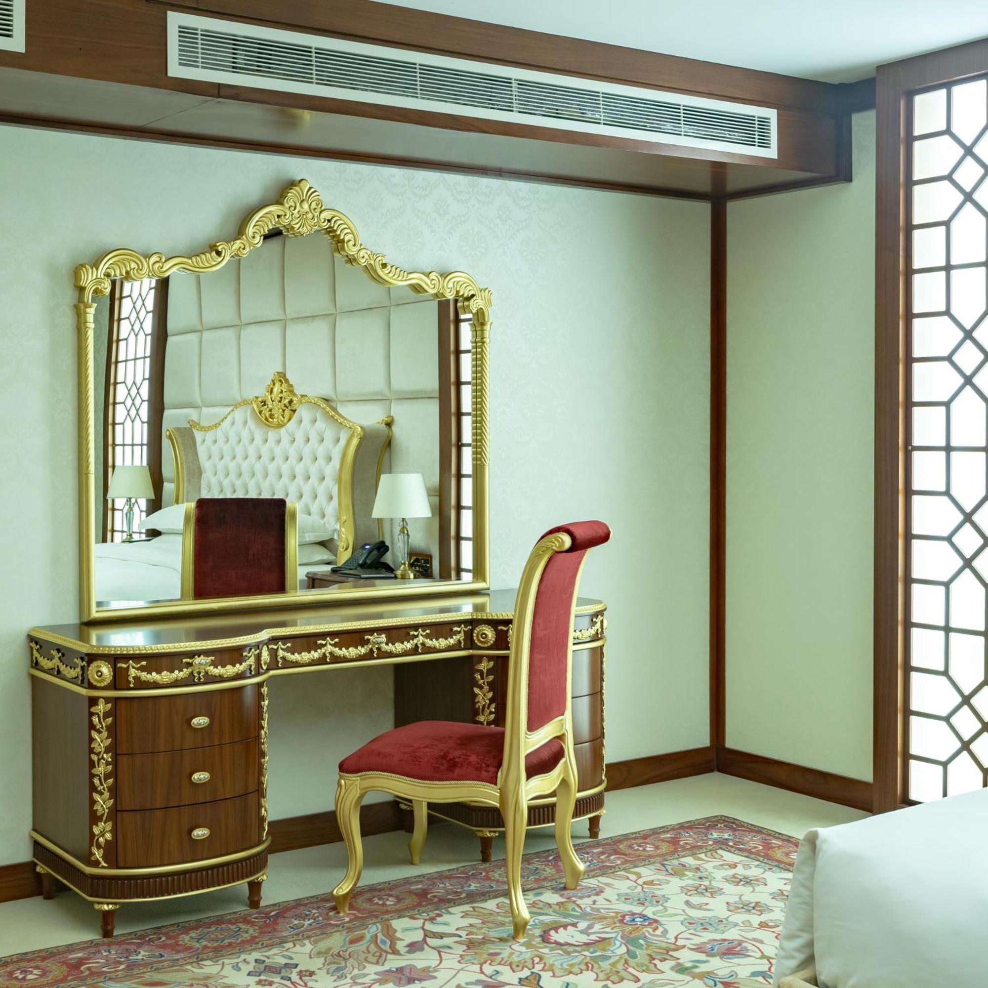 Cristal Erbil Hotel 외부 사진 A dressing table